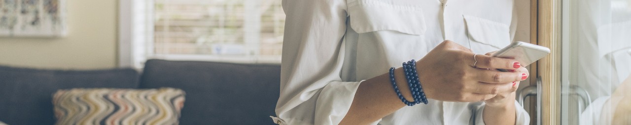 couple looking at the cell phone